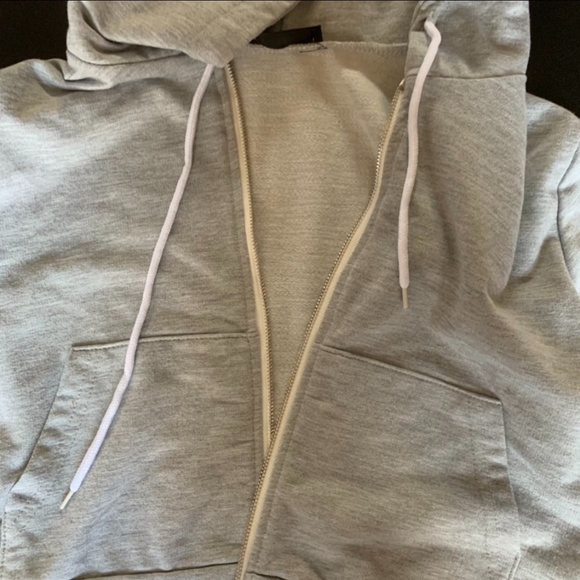 Cropped Sweatshirt - Picture 2 of 3